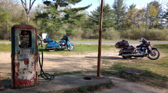 Old Time Gas Station (Pollys Place, Pure Oil) - Web Listing (newer photo)